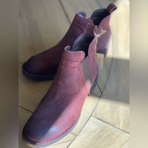 NWT Women’s Born Cove Chelsea Ankle Bootie